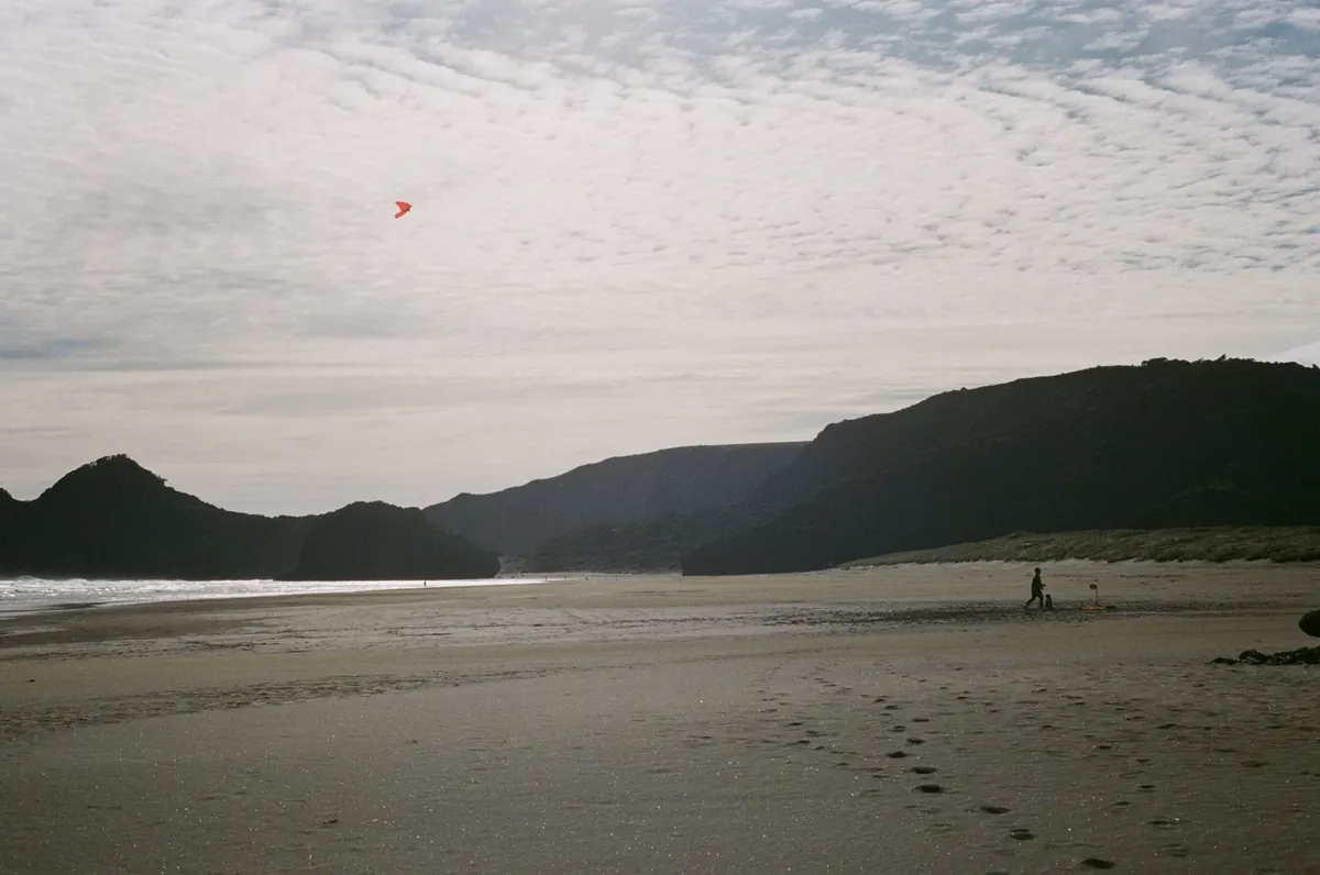 How to Launch and Land a Single-Line Kite on Your Own